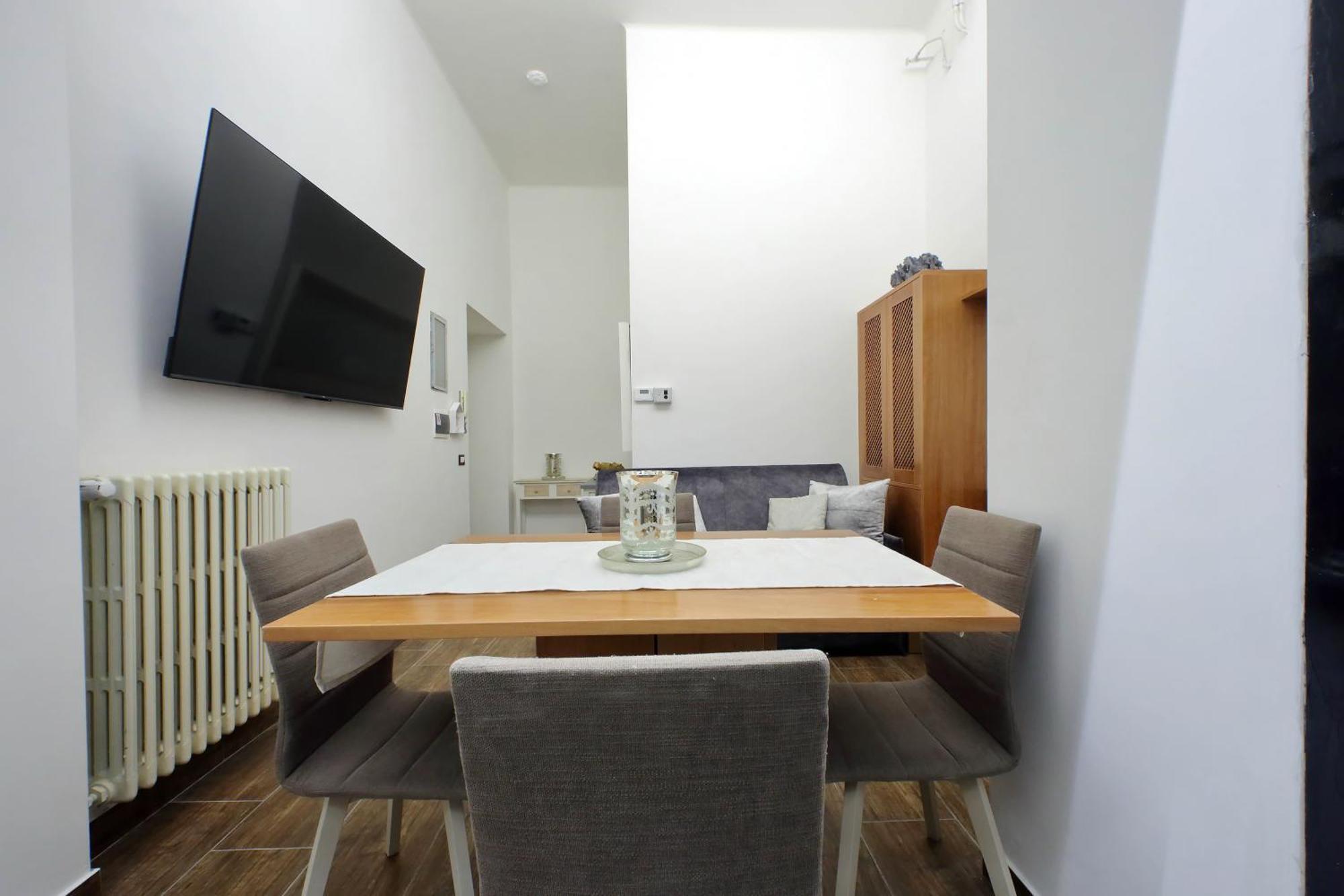 Elegant And New 3 Bedrooms Apt Near S. Peter! * Rom
