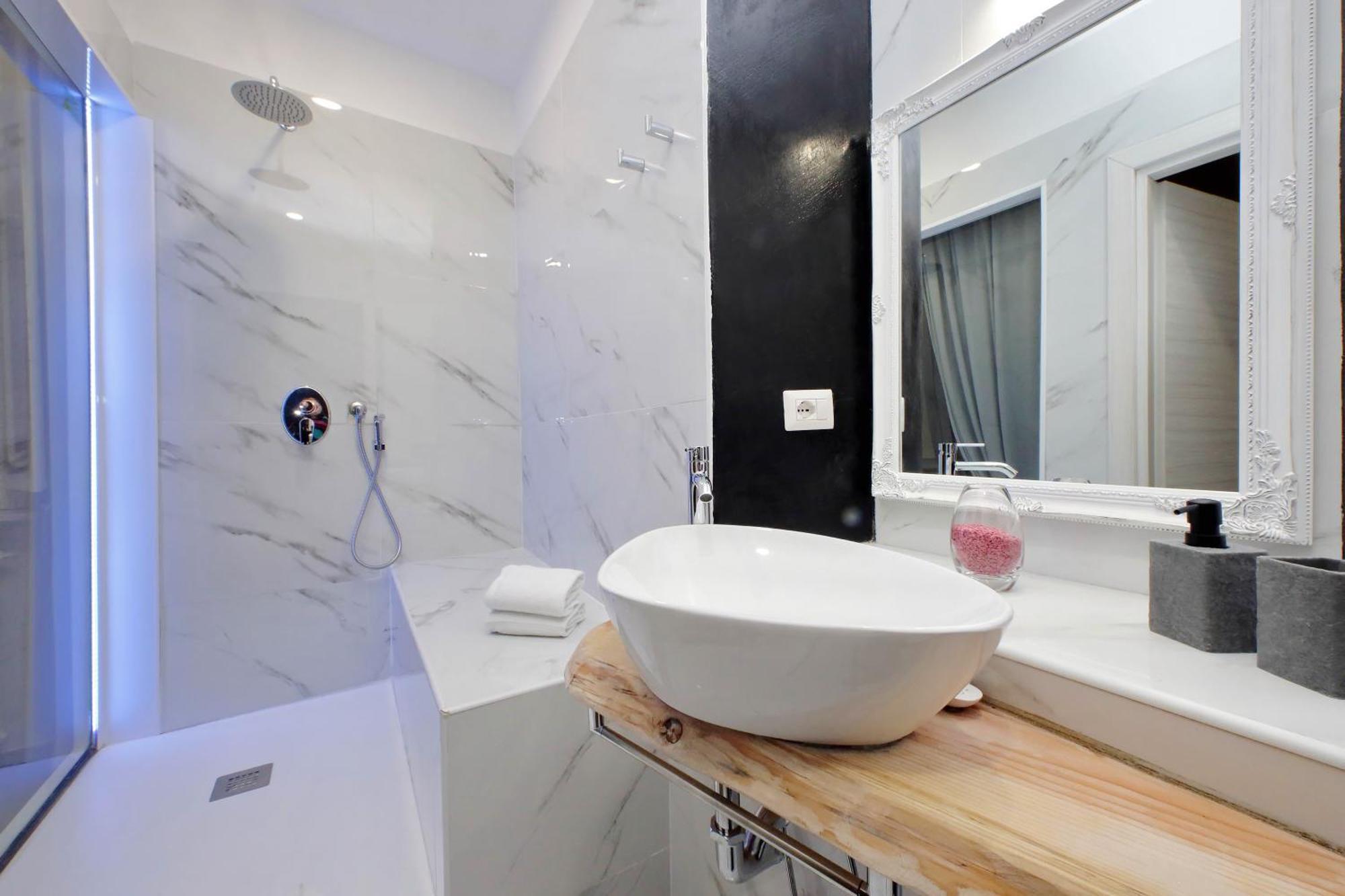 Apartment Elegant And New 3 Bedrooms Apt Near S. Peter!